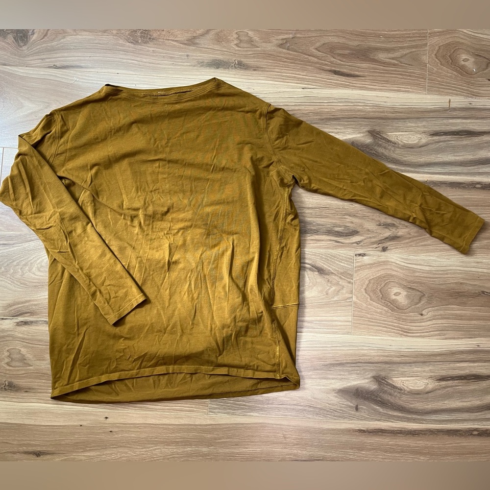 Lululemon back in action tee